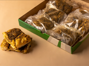 بوكس المدرسة ( ٨ قطع ساوردو زعتر + ٨ قطع ساوردو بيتزا + ٩ حبات كب كيك المجدول العضوي )