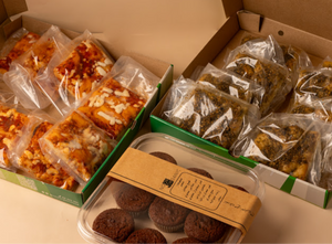 بوكس المدرسة ( ٨ قطع ساوردو زعتر + ٨ قطع ساوردو بيتزا + ٩ حبات كب كيك المجدول العضوي )