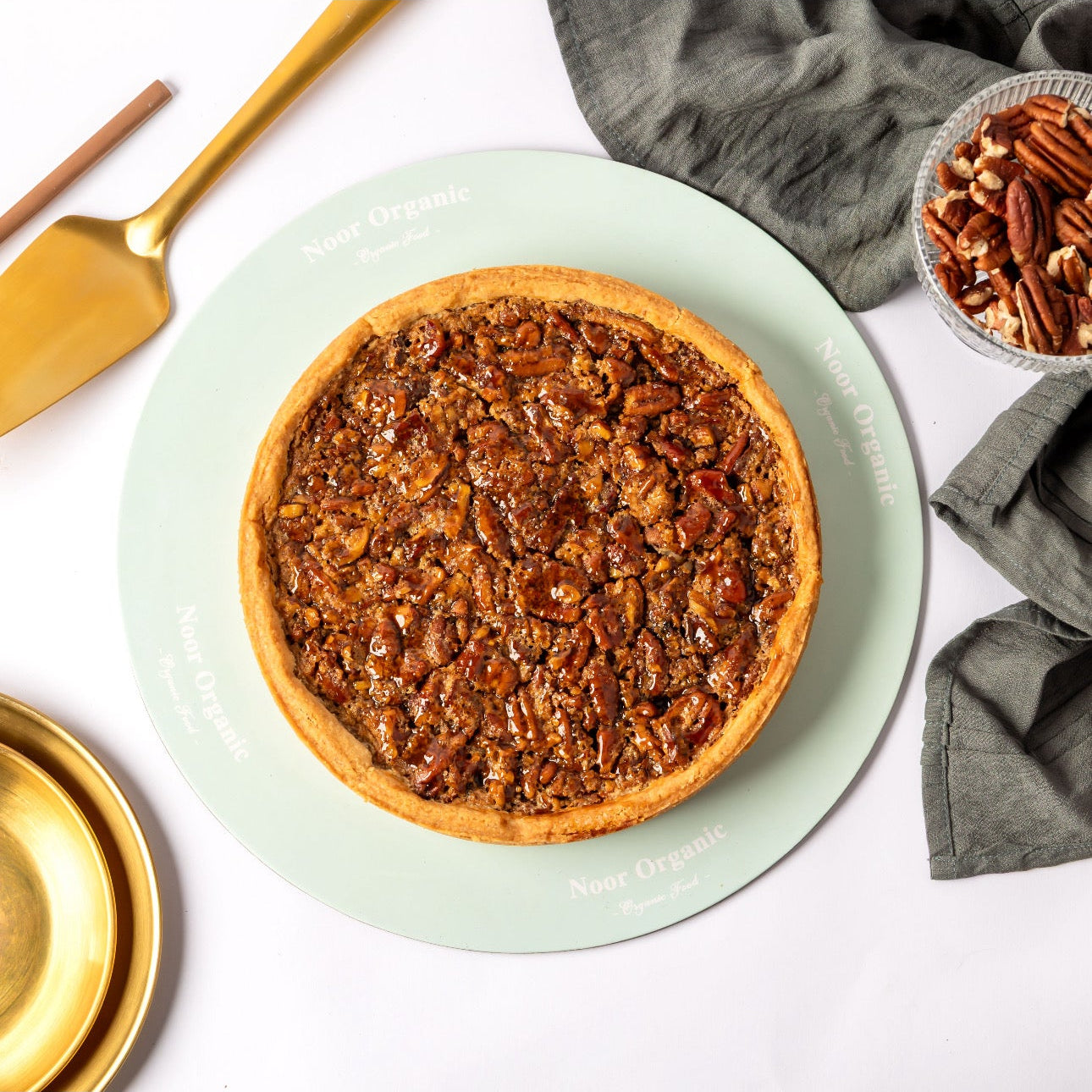 Pecan tart with almond flour (gluten-free) and brown butter