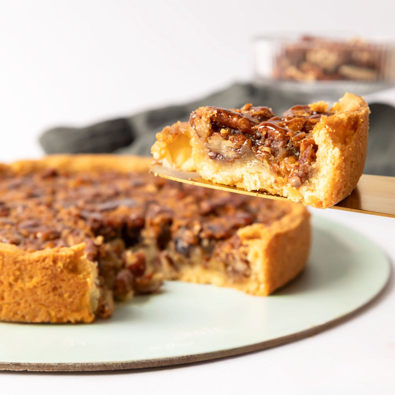 Pecan tart with almond flour (gluten-free) and brown butter