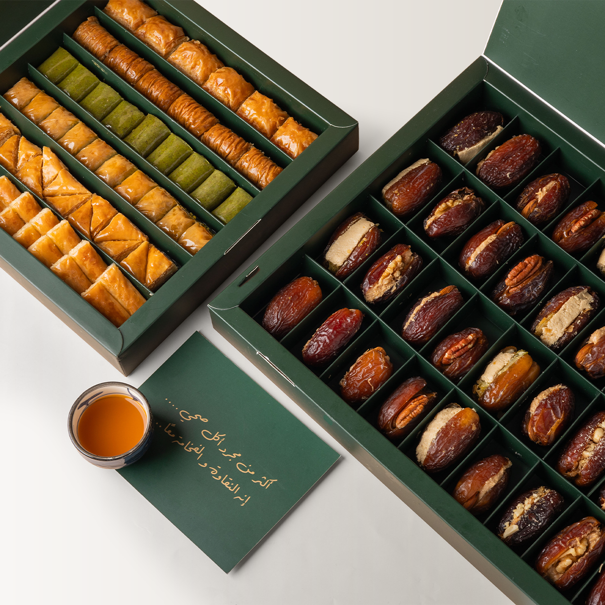 بقلاوة شعير محلاة بالعسل مع تمر محشي