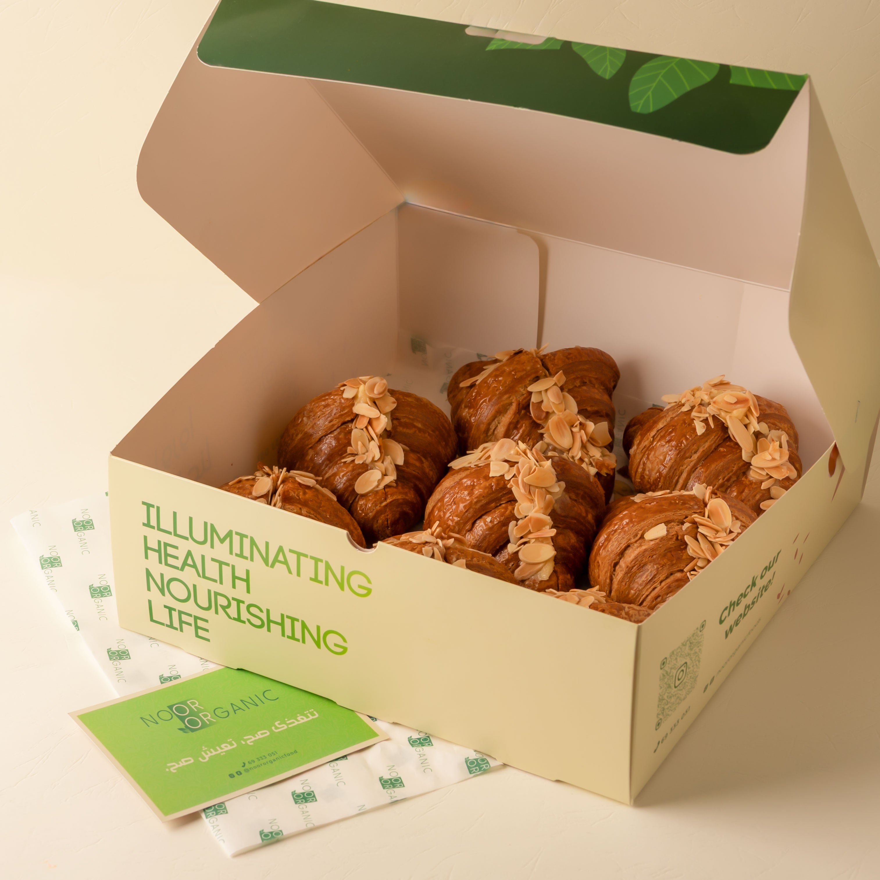 كرواسان لوز بالعسل( Honey Almond Croissant)  بالقمح الكامل والخميرة الطبيعية ٨ حبات ( ١٢٠ غرام للحبة الواحدة )