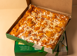 بوكس العائلة ( بيتزا الساوردو العائلية الحجم الكبير + فطيرة ساوردو الزعتر الحجم العائلي ) بالخميرة الطبيعية ، خالية من السكر والزيوت المهدرجة