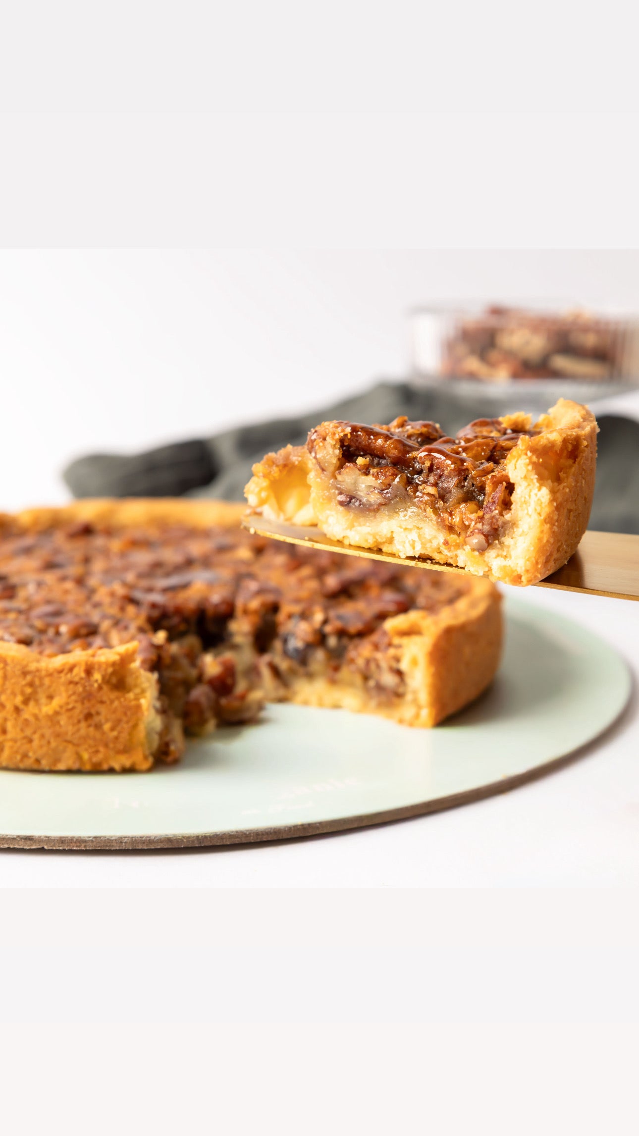 تارت البيكان بطحين اللوز ( خالي من الغلوتين ) بالزبدة الرائبة